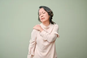 Penanganan Nyeri Bahu yang Menjalar Hingga ke Pergelangan Tangan - Patella